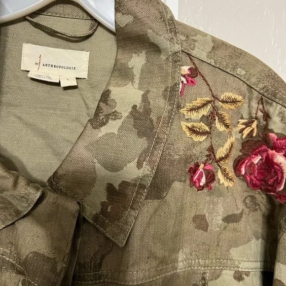 EUC Anthropologie Cropped Camo Utility Jacket with Floral Embroidery - Picture 7 of 8